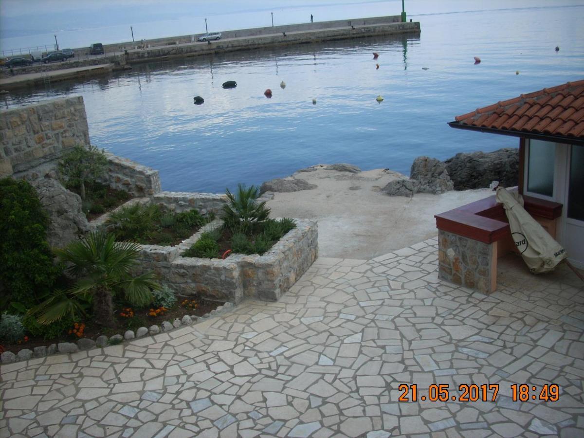 Apartment At Sea Ловран Экстерьер фото